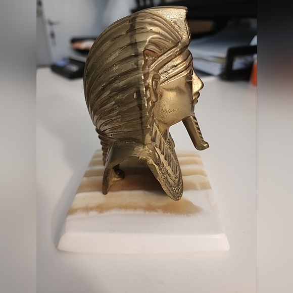 Egyptian King Tutankhamun Sphinx Egyptian Pharaon Brass Bust on alabaster Base. - Picture 9 of 10